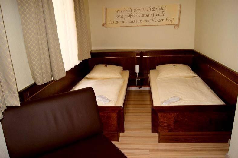 Twin Room,692845932:JPEG